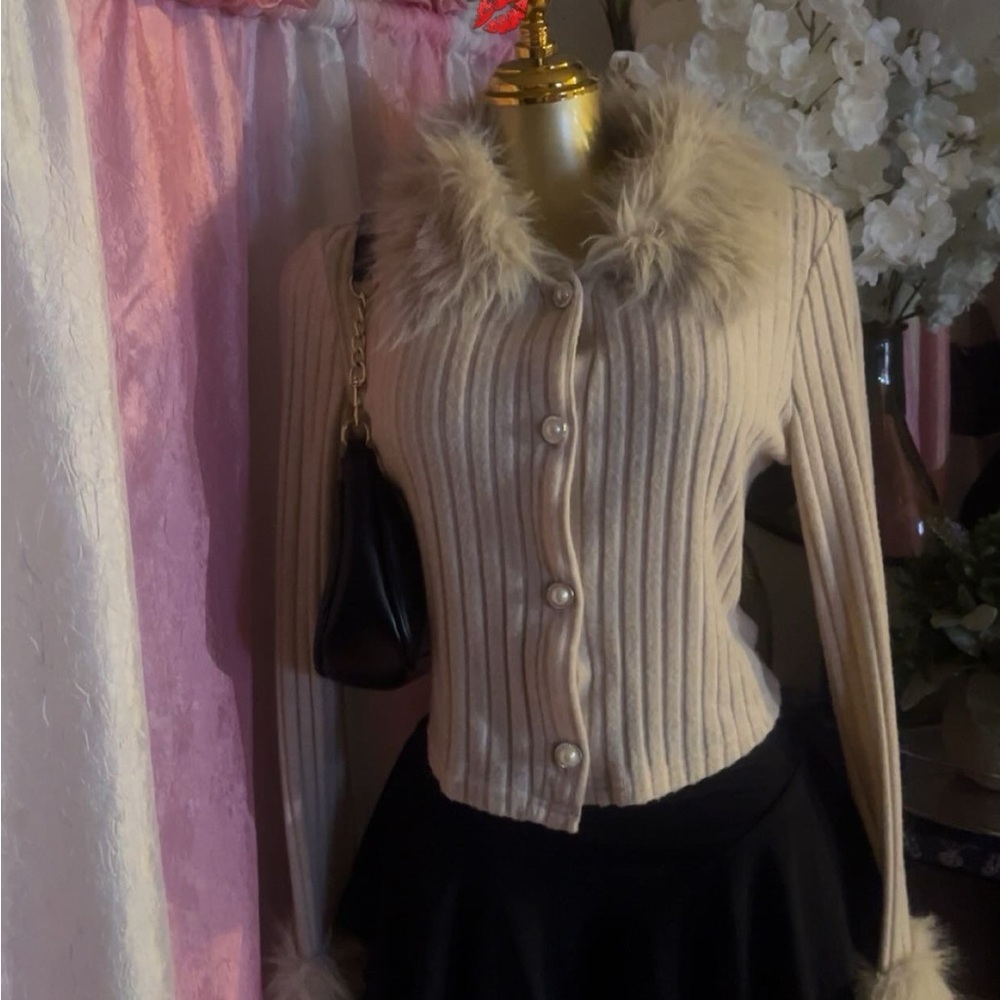 Faux-Fur Trim Ribbed Button-Up Sweater Cardigan in Cream